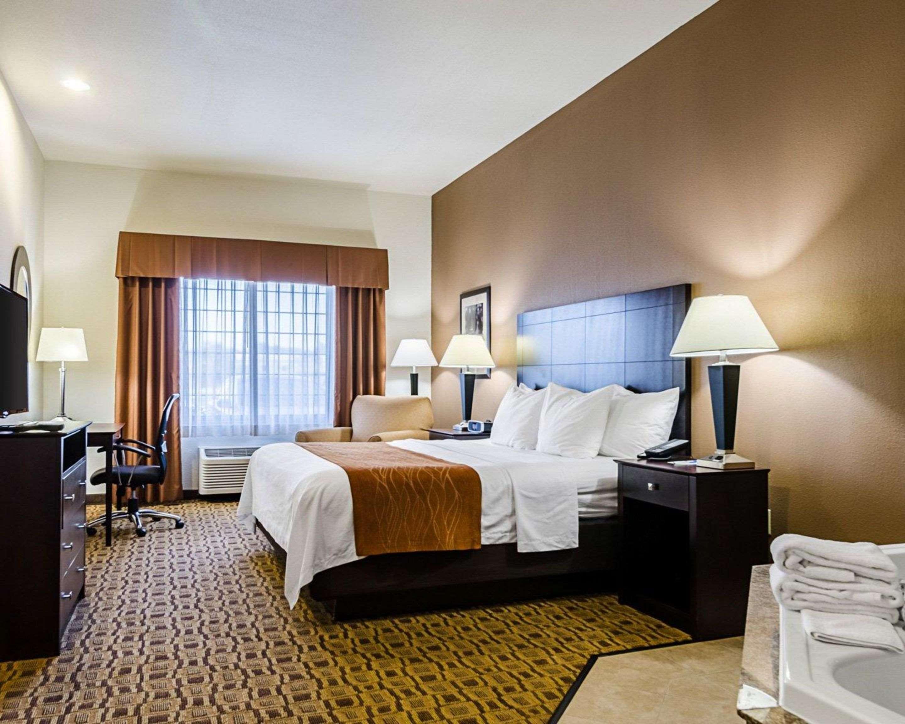 Comfort Inn & Suites Lawrence - University Area Buitenkant foto