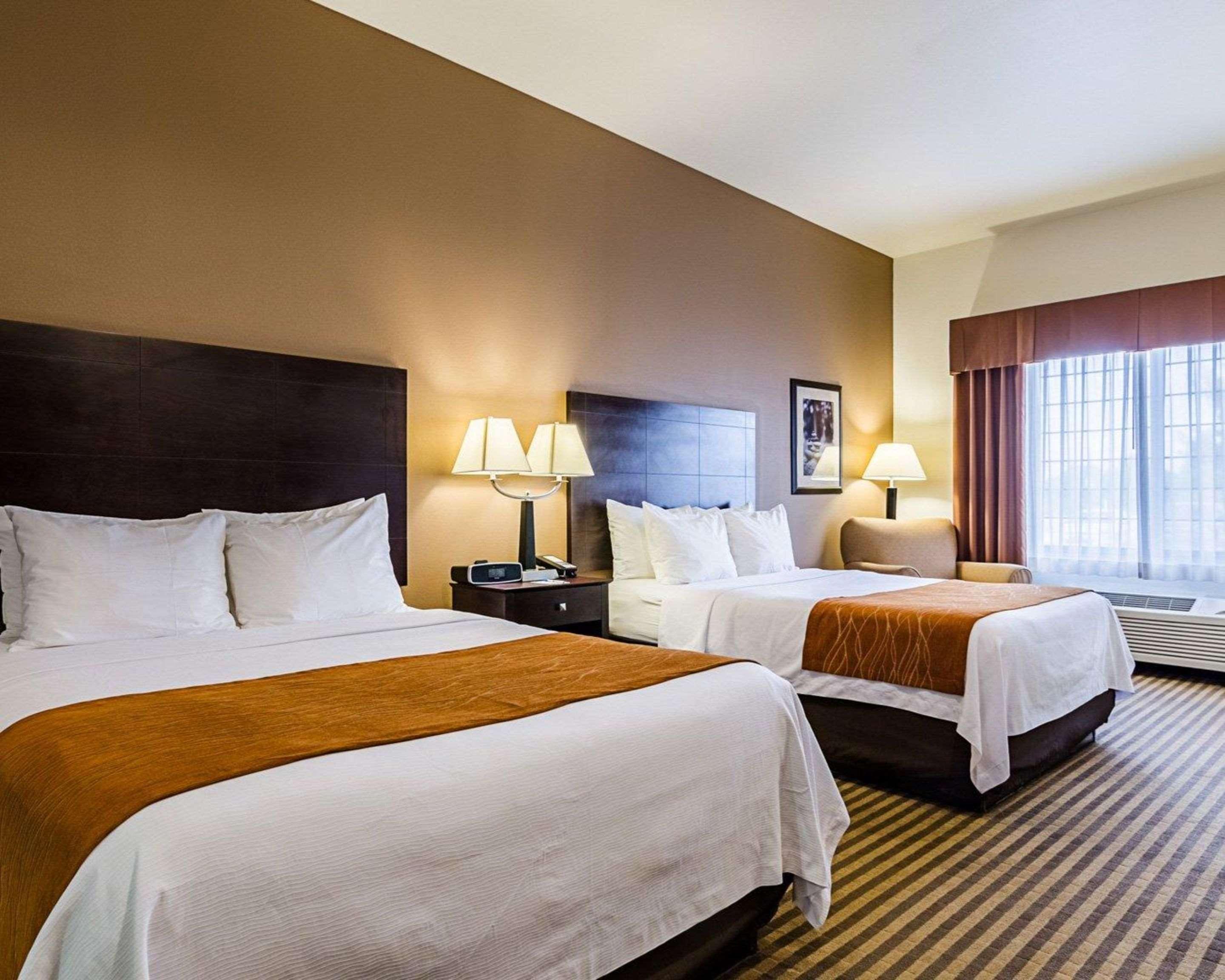 Comfort Inn & Suites Lawrence - University Area Buitenkant foto