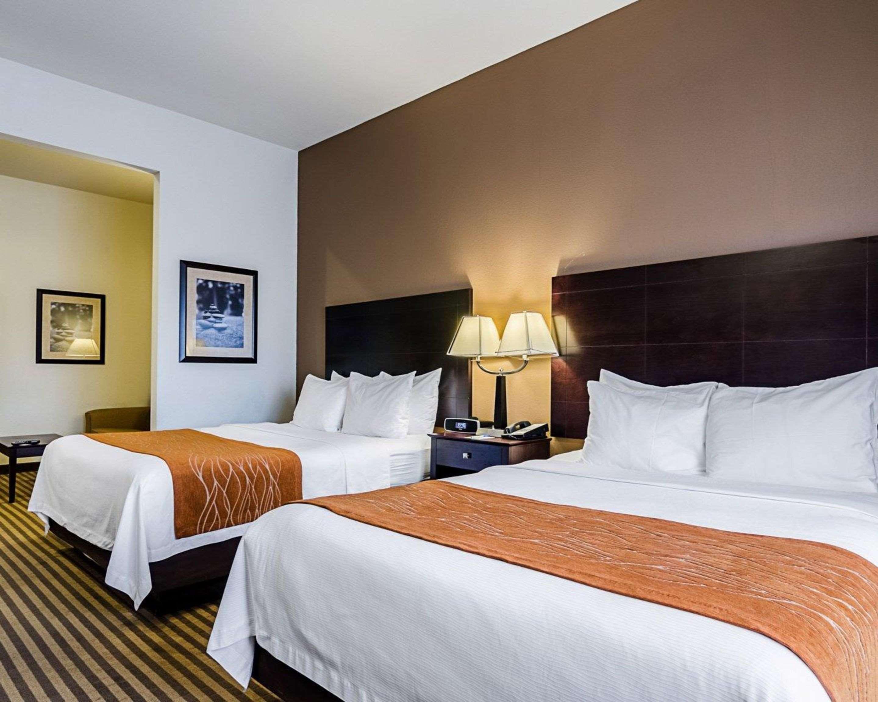 Comfort Inn & Suites Lawrence - University Area Buitenkant foto
