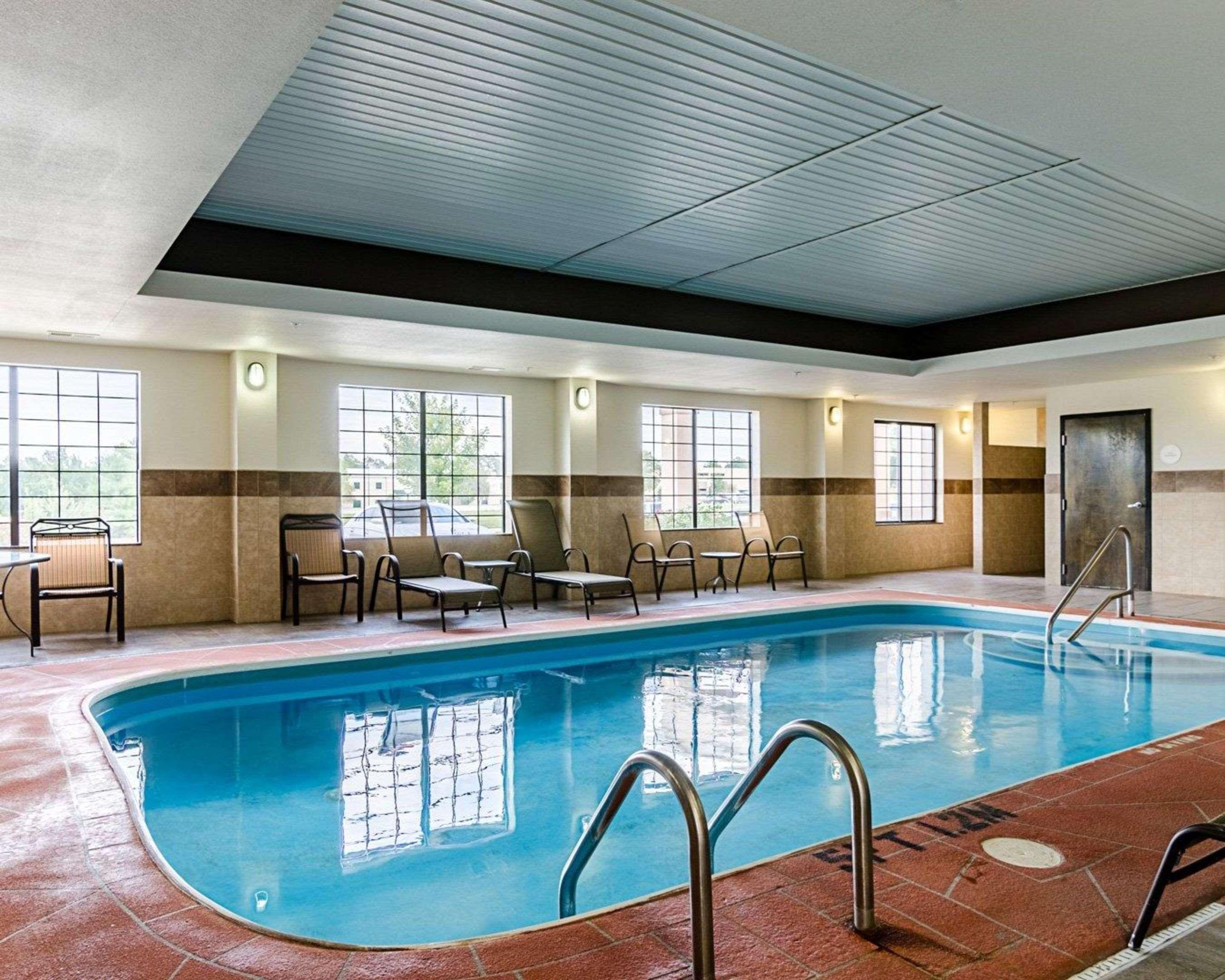 Comfort Inn & Suites Lawrence - University Area Buitenkant foto