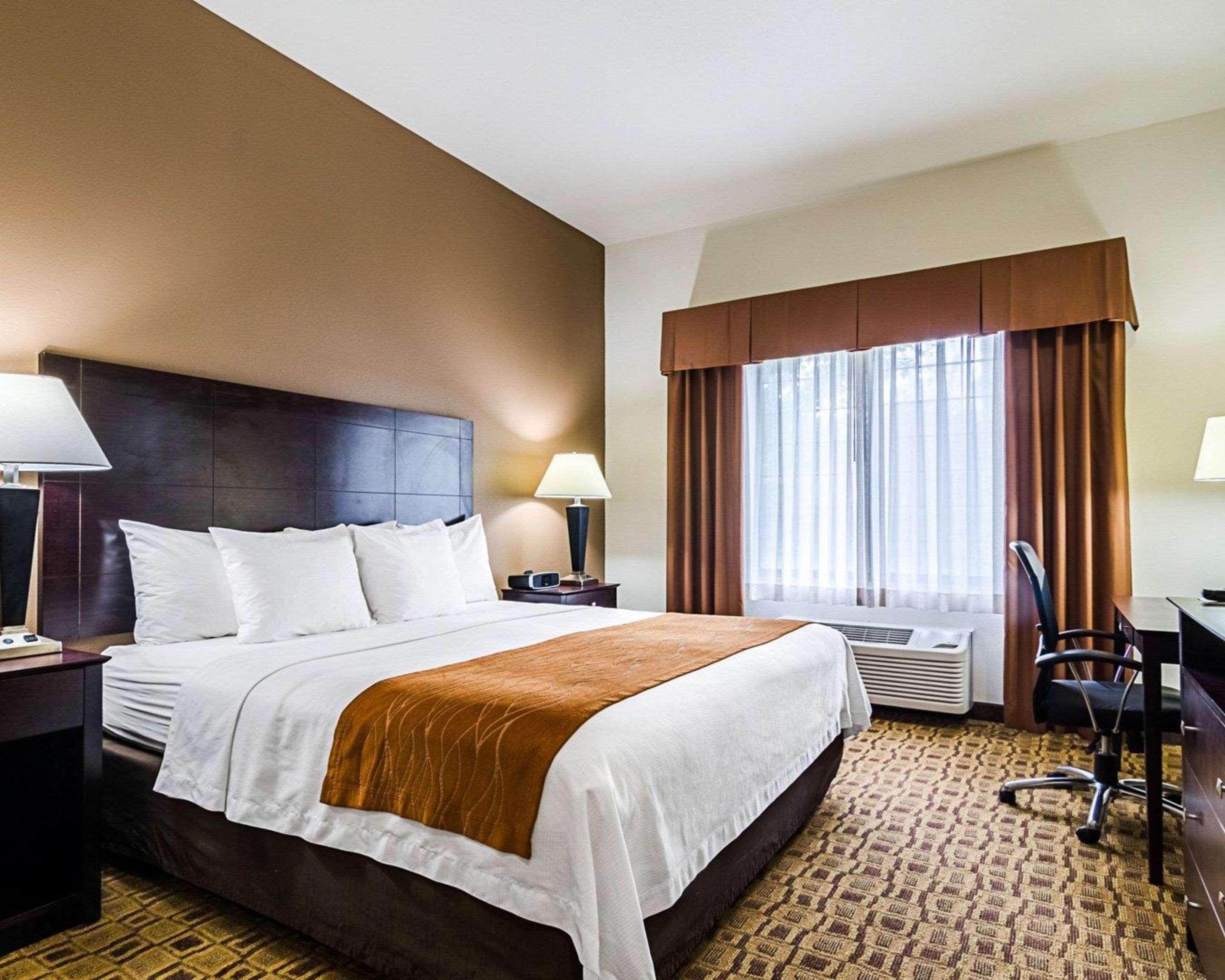 Comfort Inn & Suites Lawrence - University Area Buitenkant foto