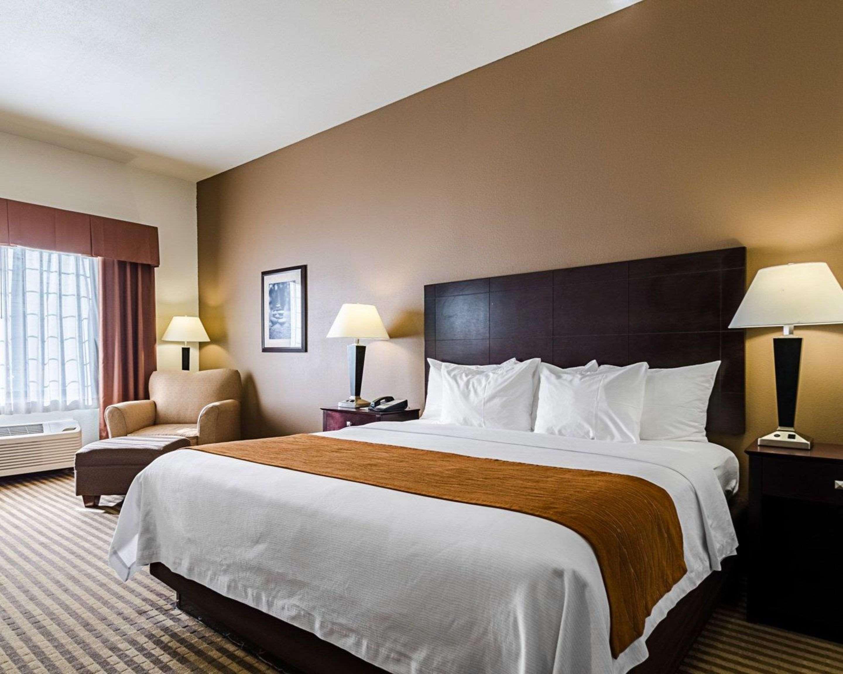 Comfort Inn & Suites Lawrence - University Area Buitenkant foto