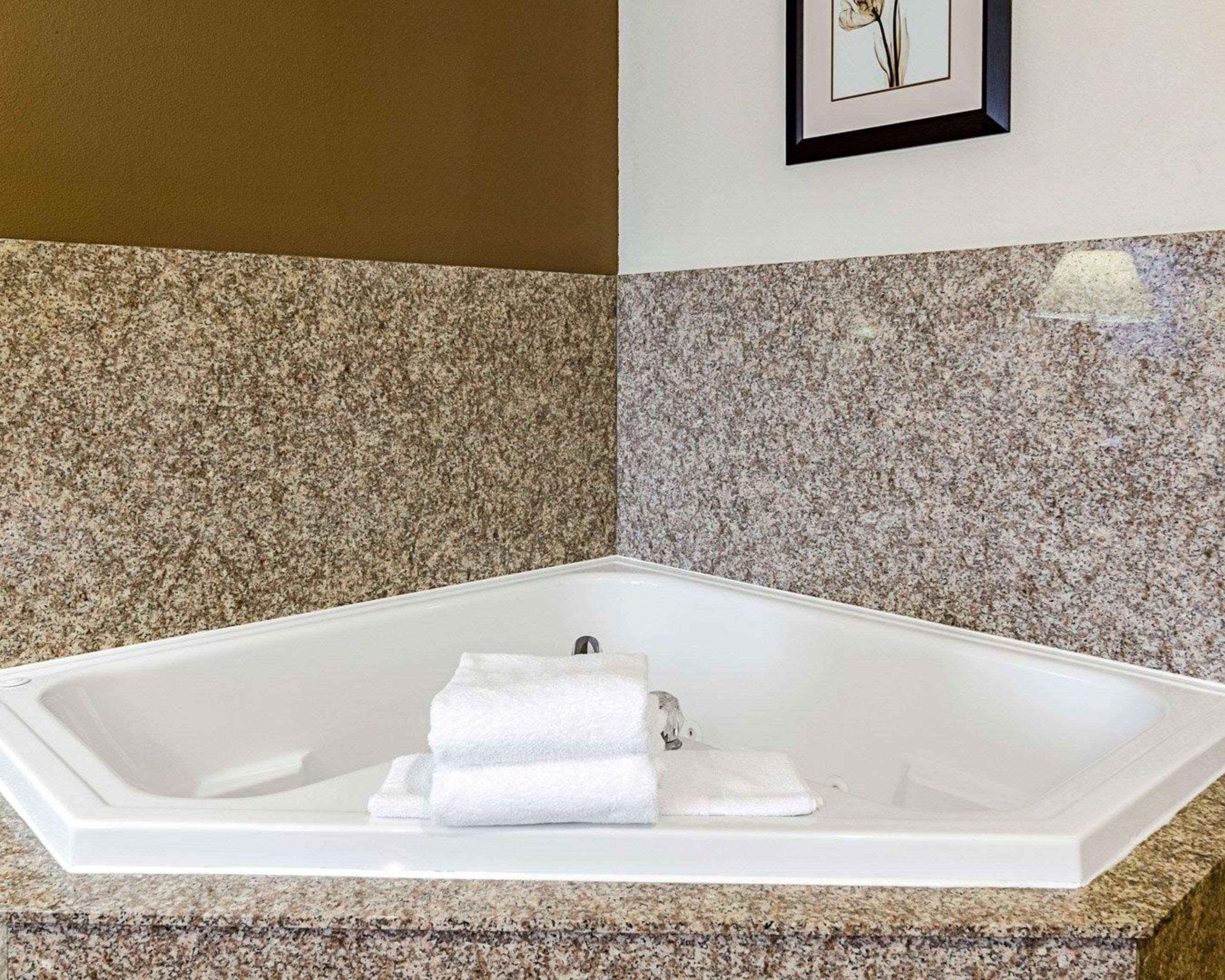 Comfort Inn & Suites Lawrence - University Area Buitenkant foto