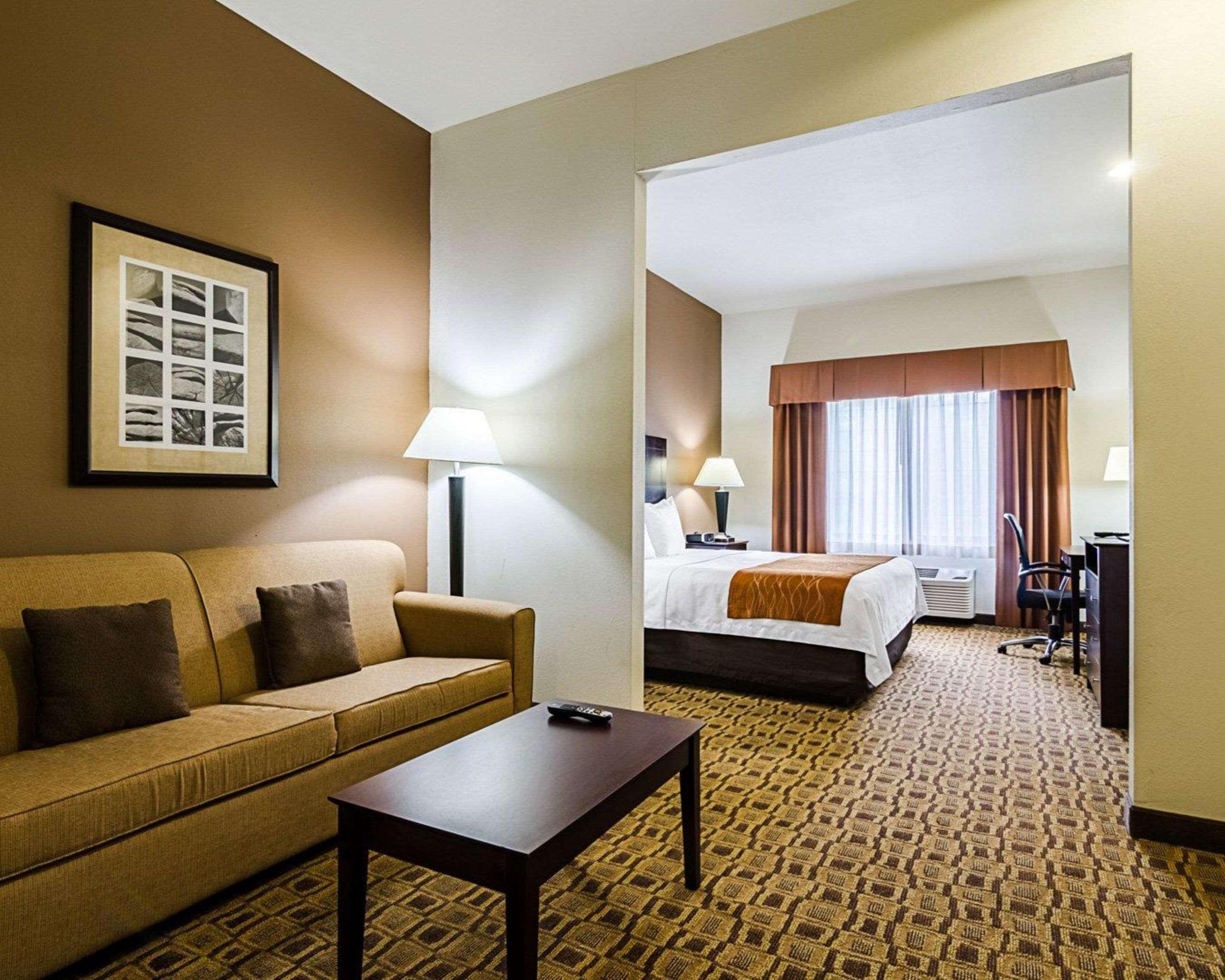Comfort Inn & Suites Lawrence - University Area Buitenkant foto