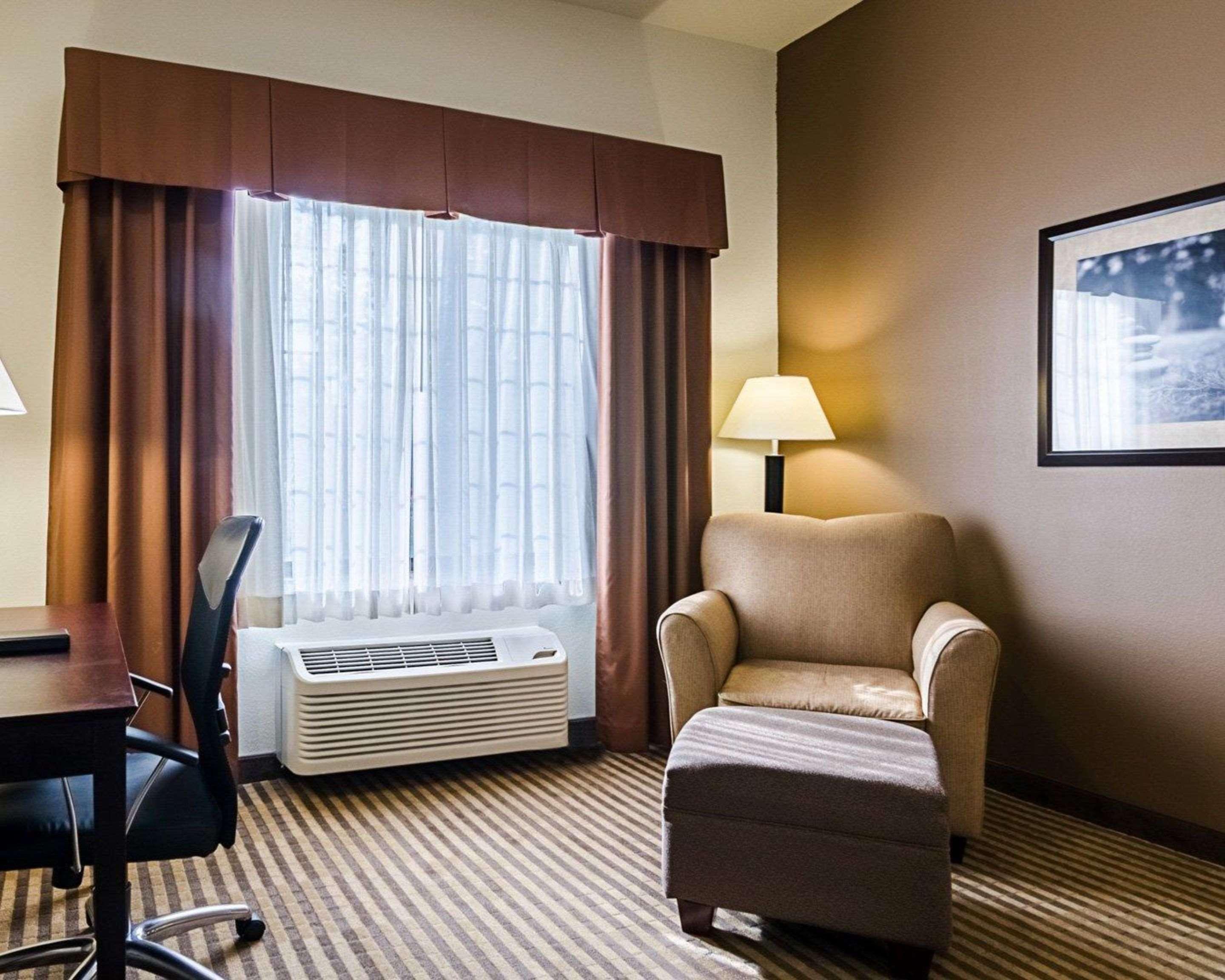Comfort Inn & Suites Lawrence - University Area Buitenkant foto