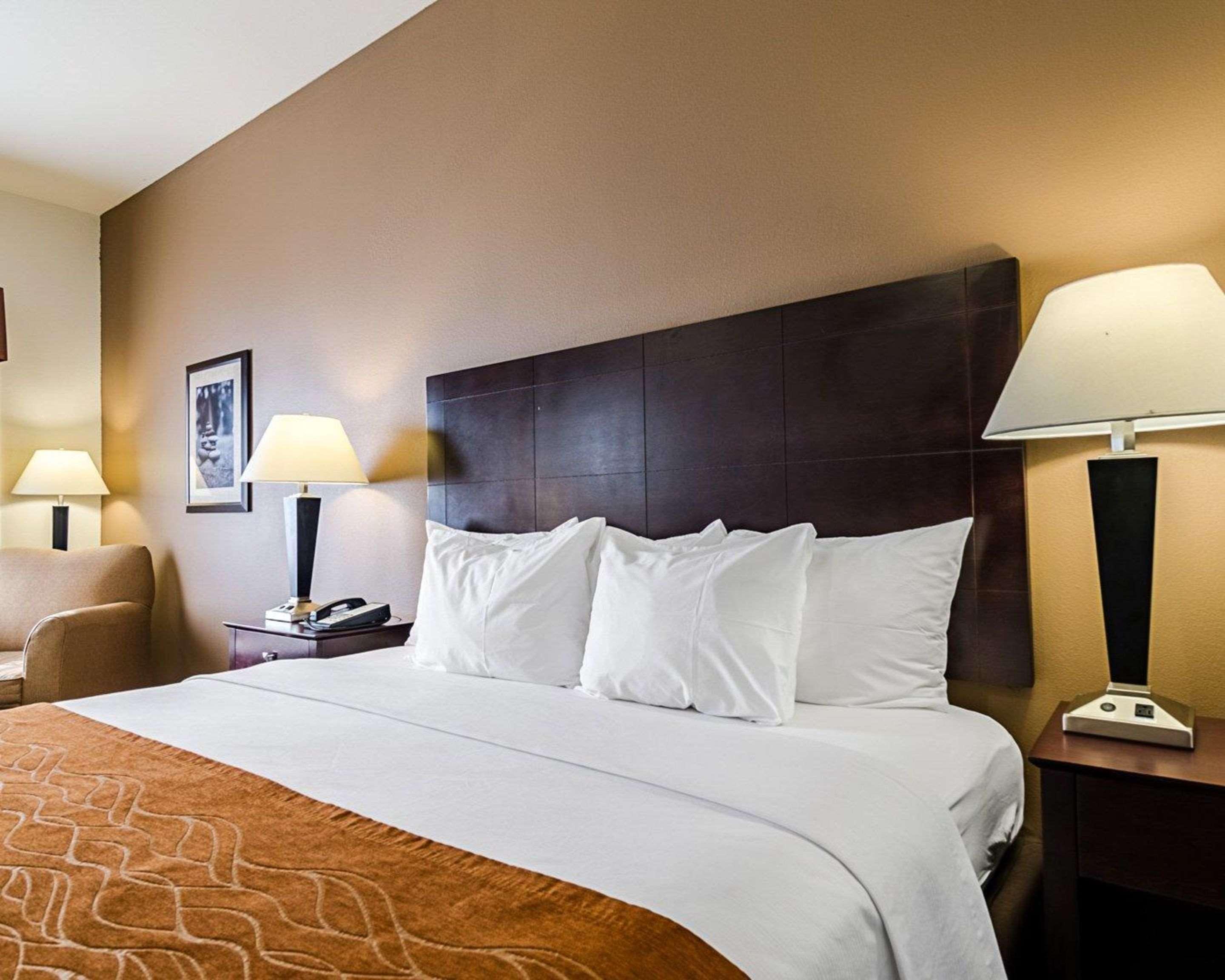 Comfort Inn & Suites Lawrence - University Area Buitenkant foto