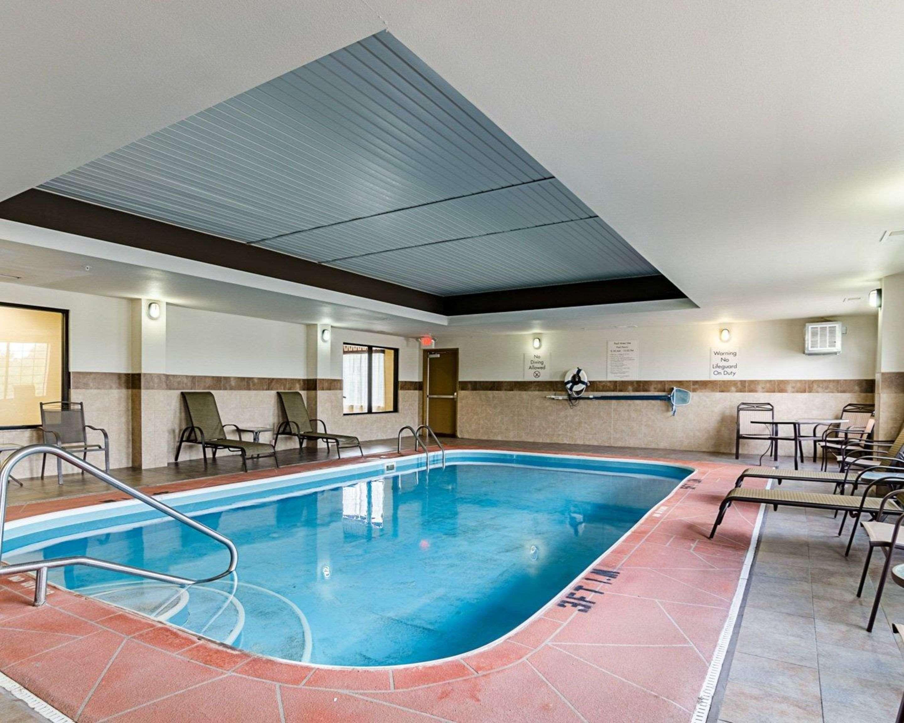 Comfort Inn & Suites Lawrence - University Area Buitenkant foto