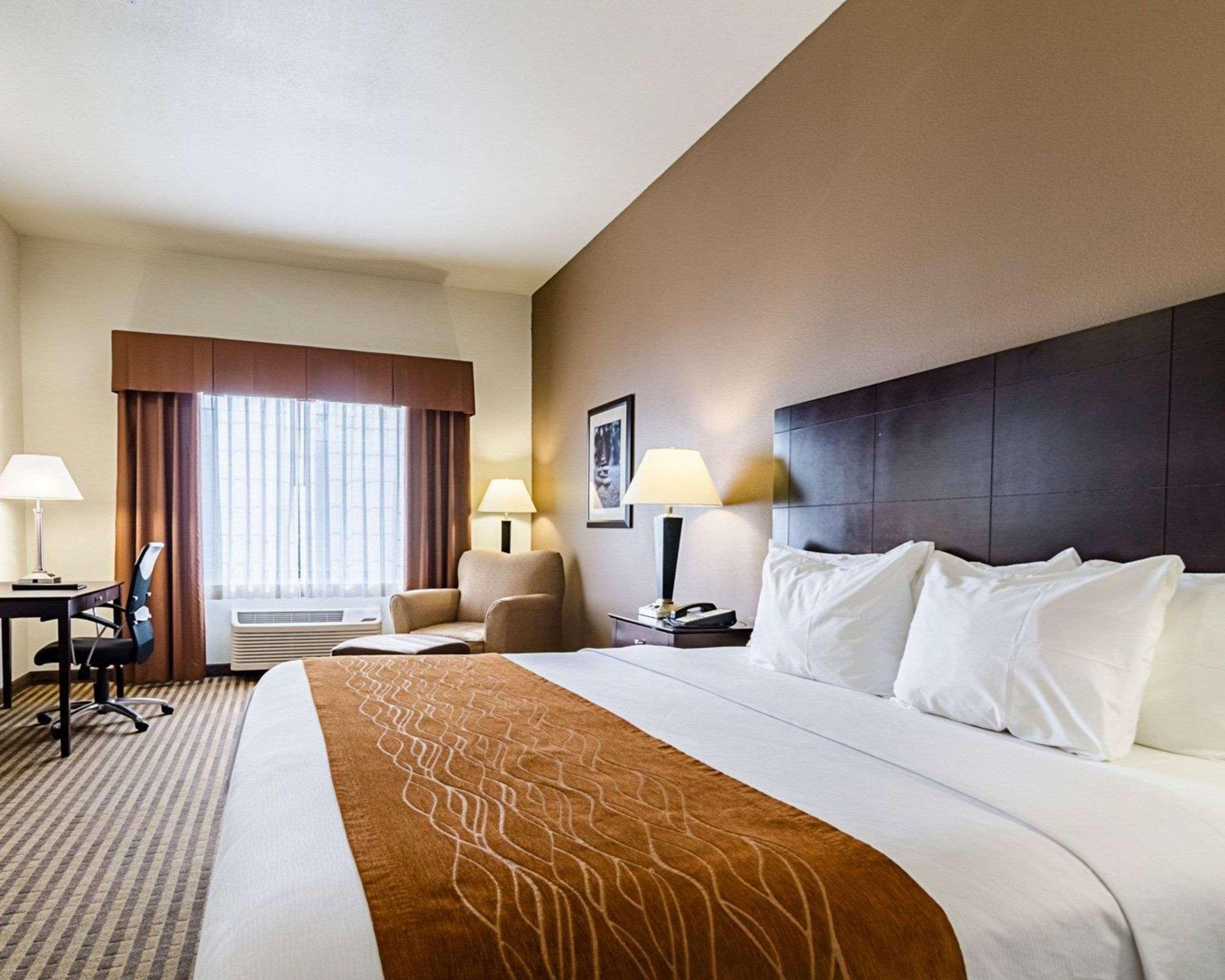 Comfort Inn & Suites Lawrence - University Area Buitenkant foto