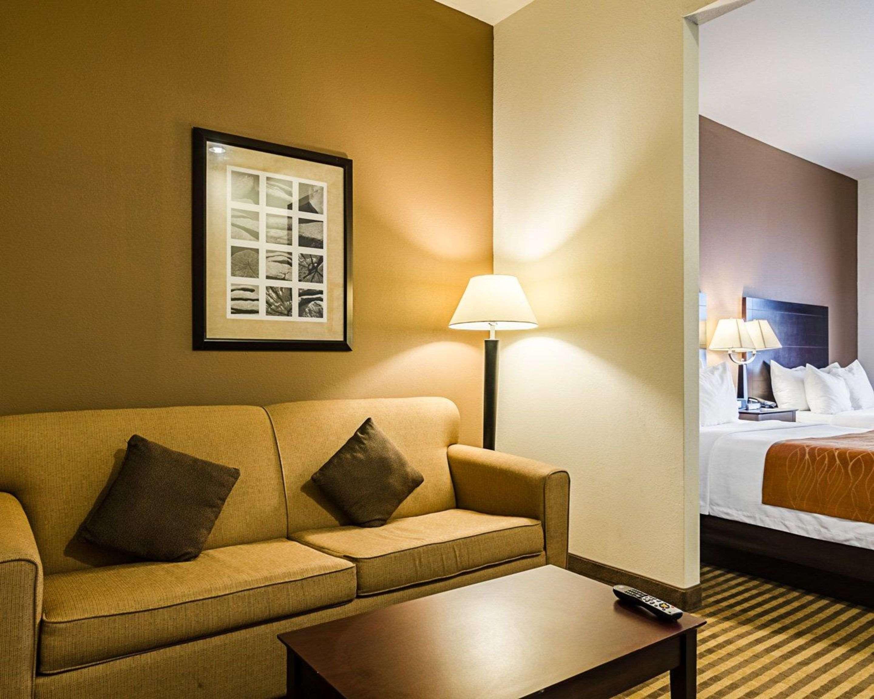 Comfort Inn & Suites Lawrence - University Area Buitenkant foto