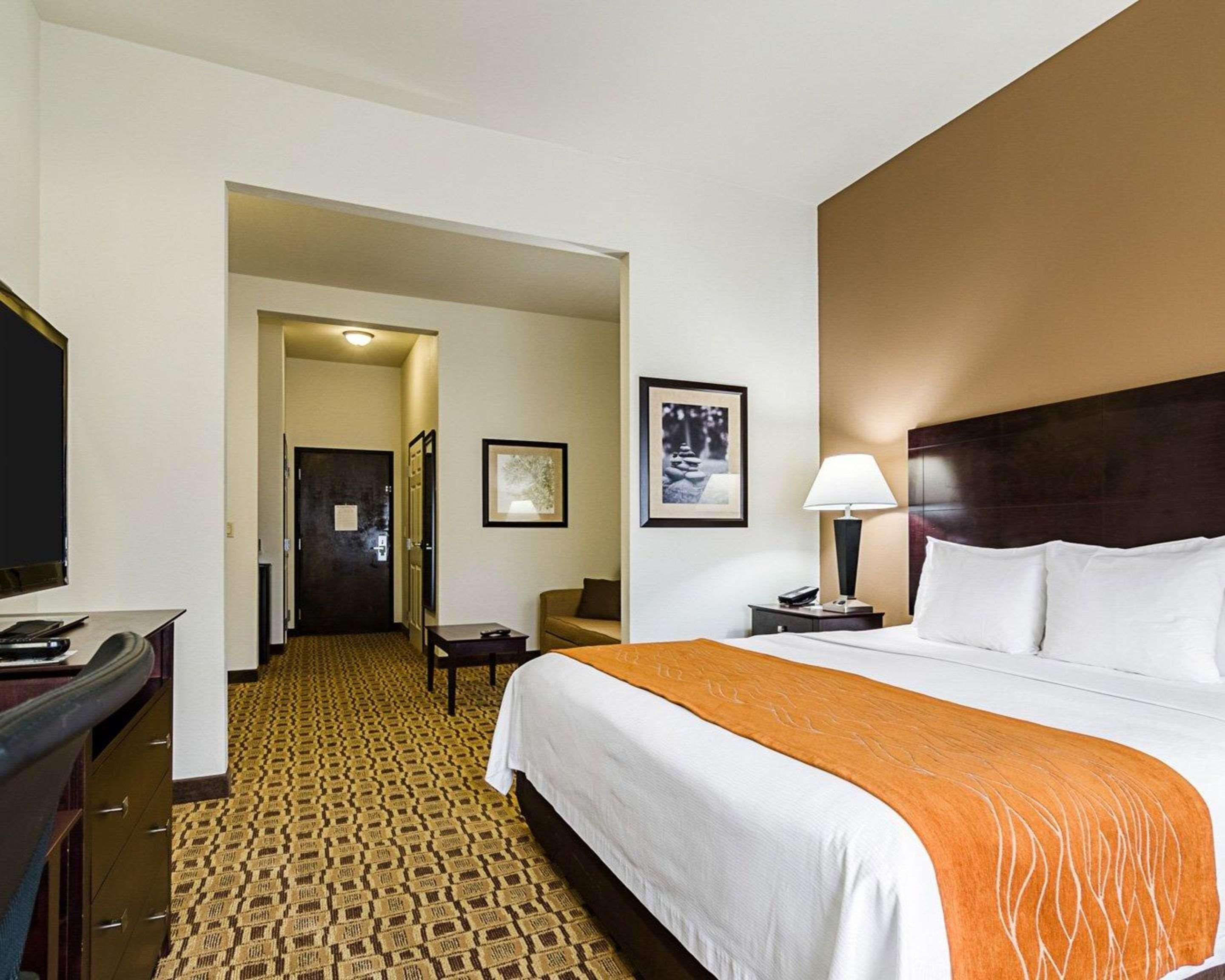 Comfort Inn & Suites Lawrence - University Area Buitenkant foto