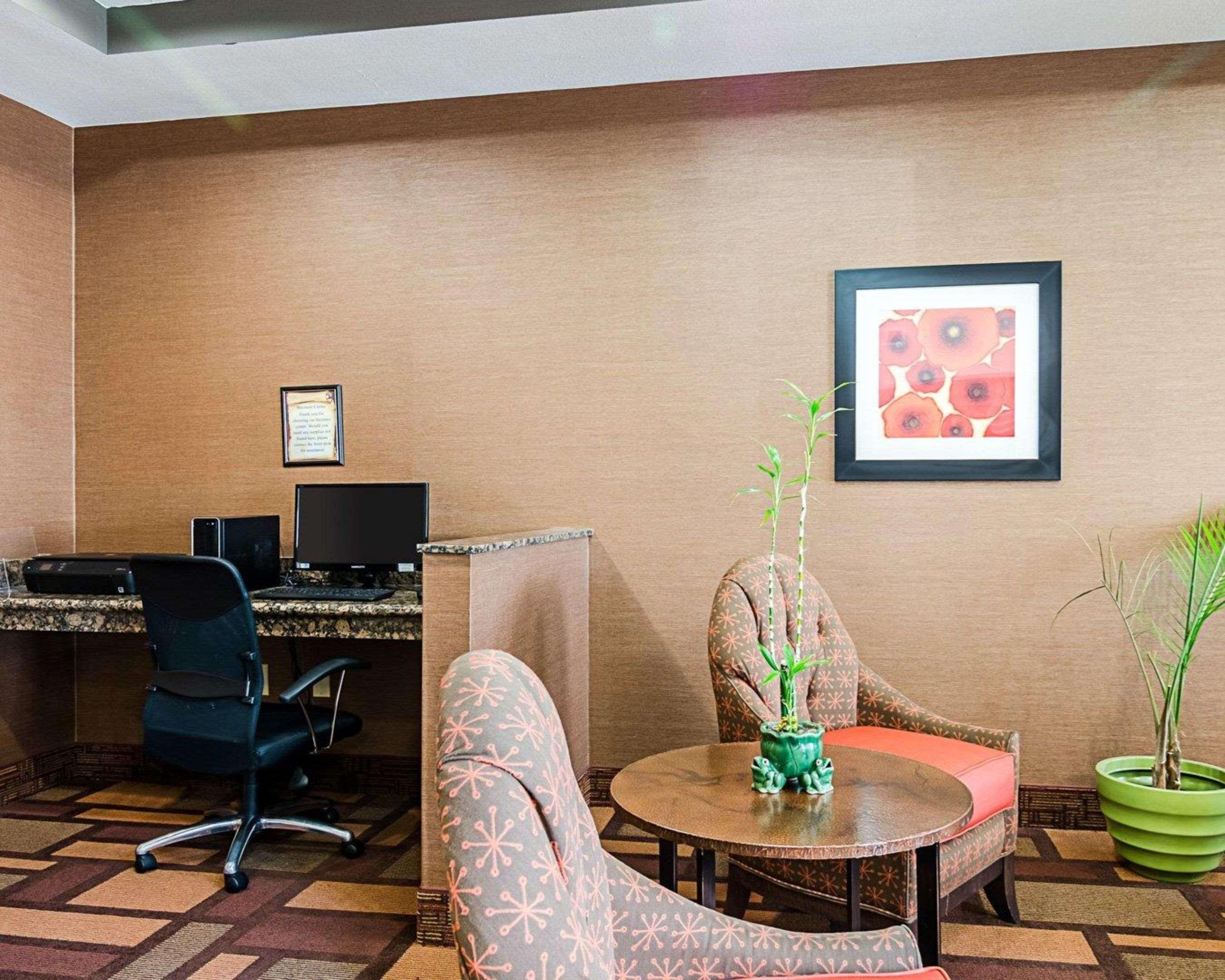 Comfort Inn & Suites Lawrence - University Area Buitenkant foto