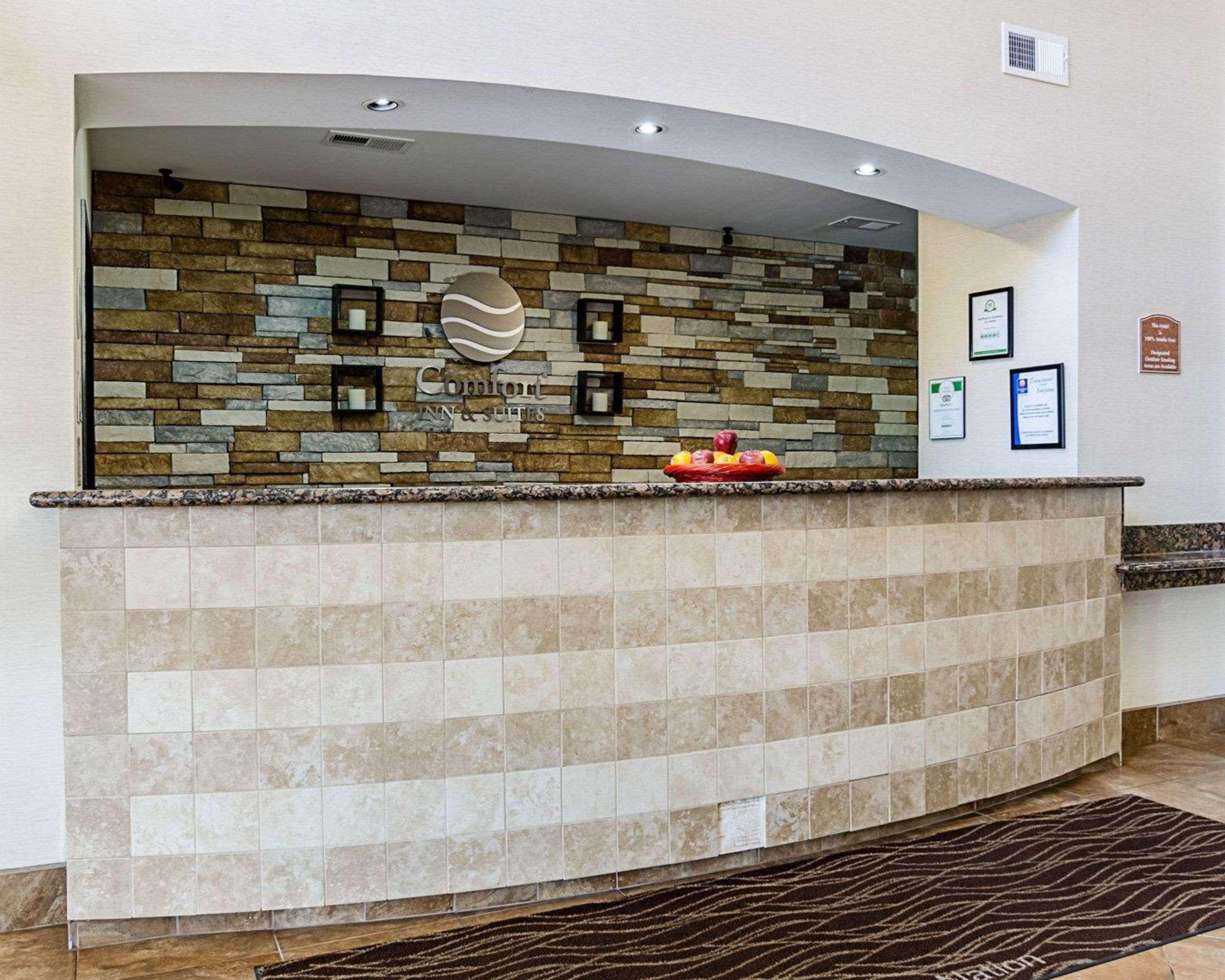 Comfort Inn & Suites Lawrence - University Area Buitenkant foto
