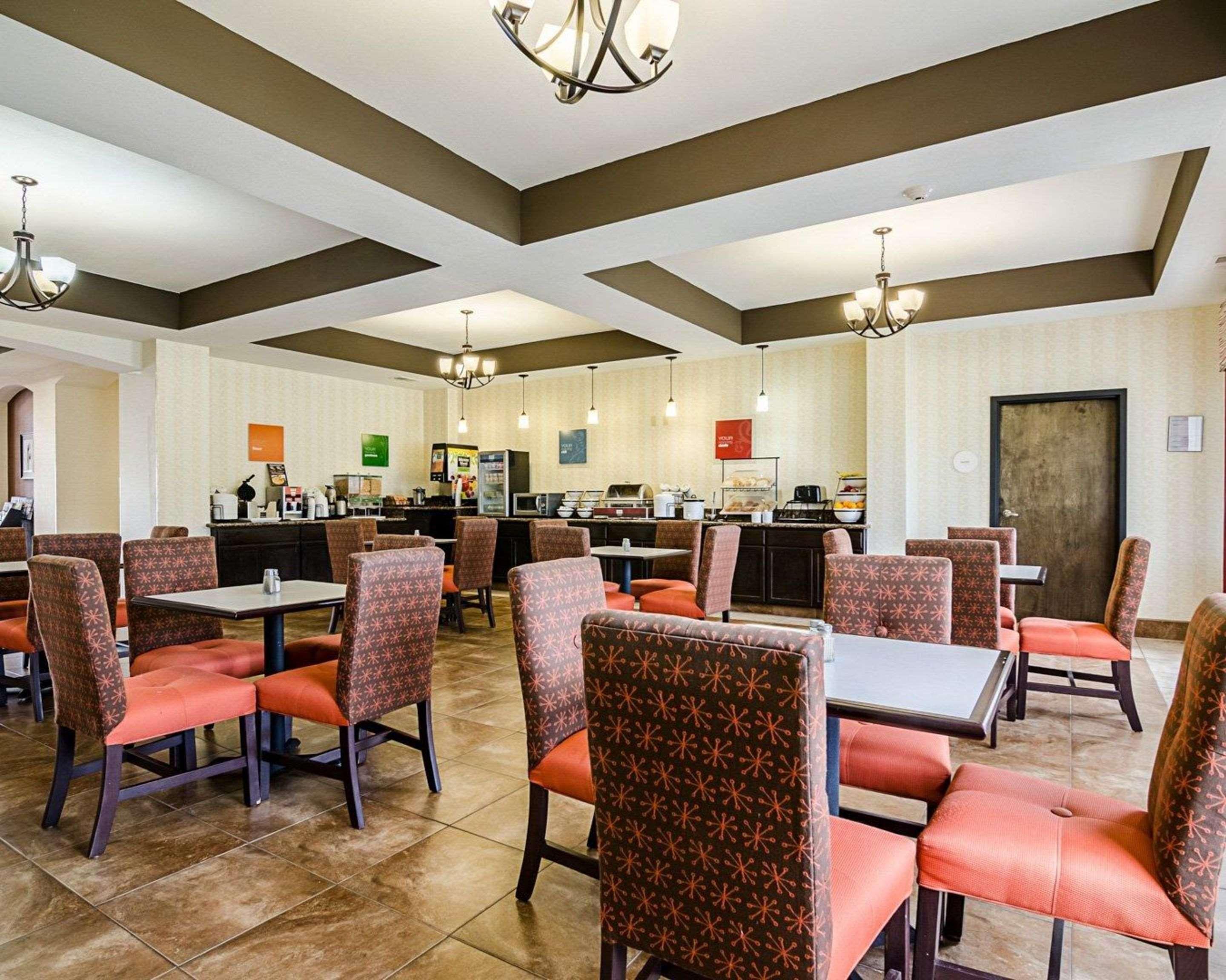 Comfort Inn & Suites Lawrence - University Area Buitenkant foto