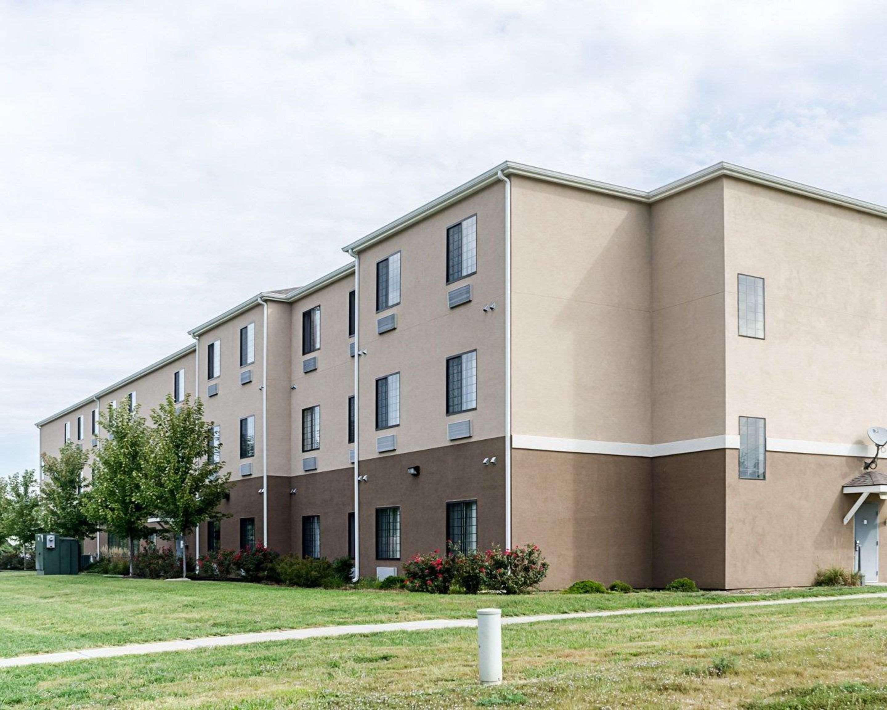 Comfort Inn & Suites Lawrence - University Area Buitenkant foto