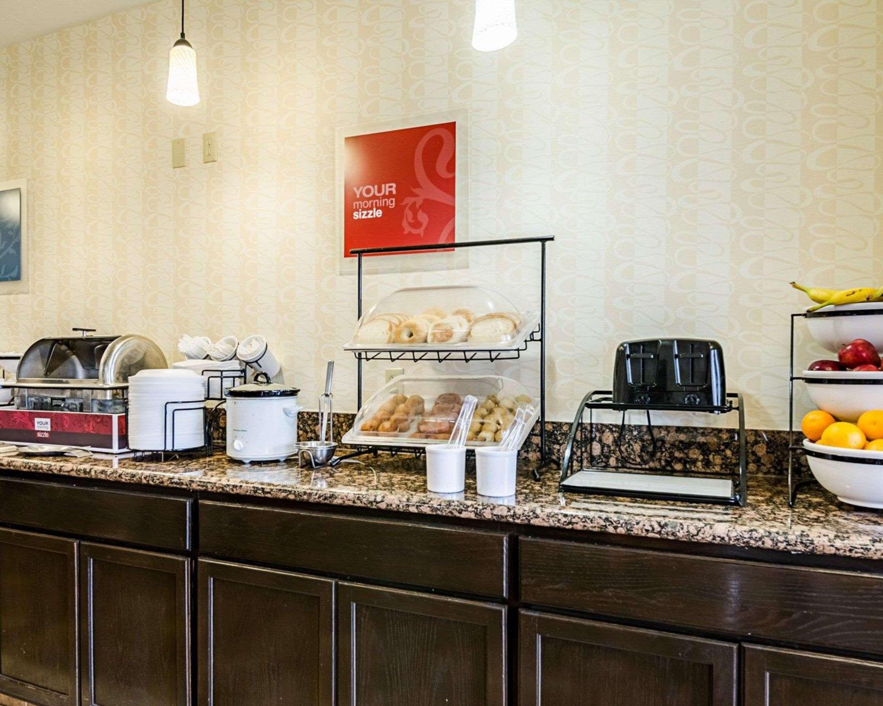 Comfort Inn & Suites Lawrence - University Area Buitenkant foto