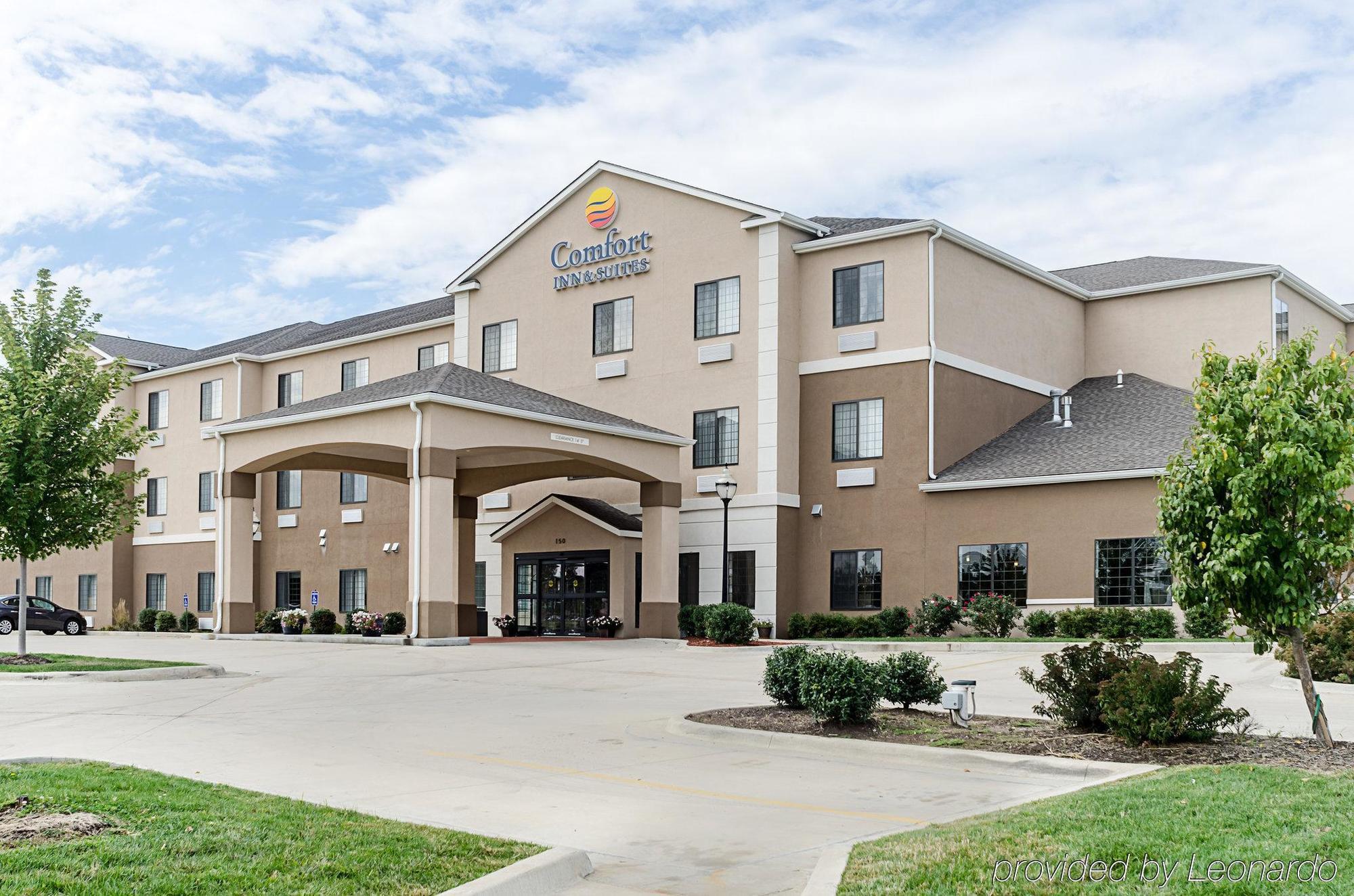 Comfort Inn & Suites Lawrence - University Area Buitenkant foto