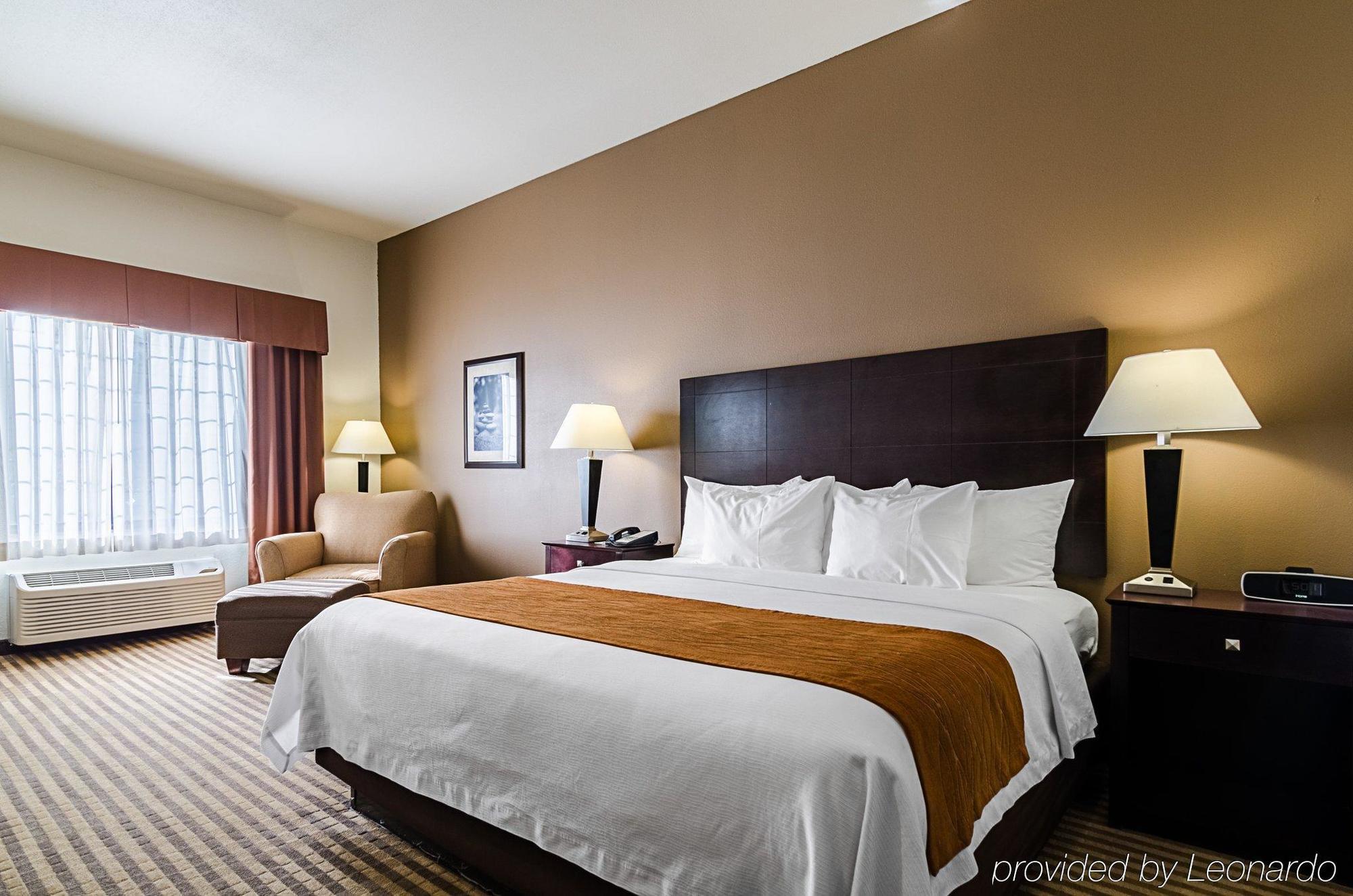 Comfort Inn & Suites Lawrence - University Area Buitenkant foto