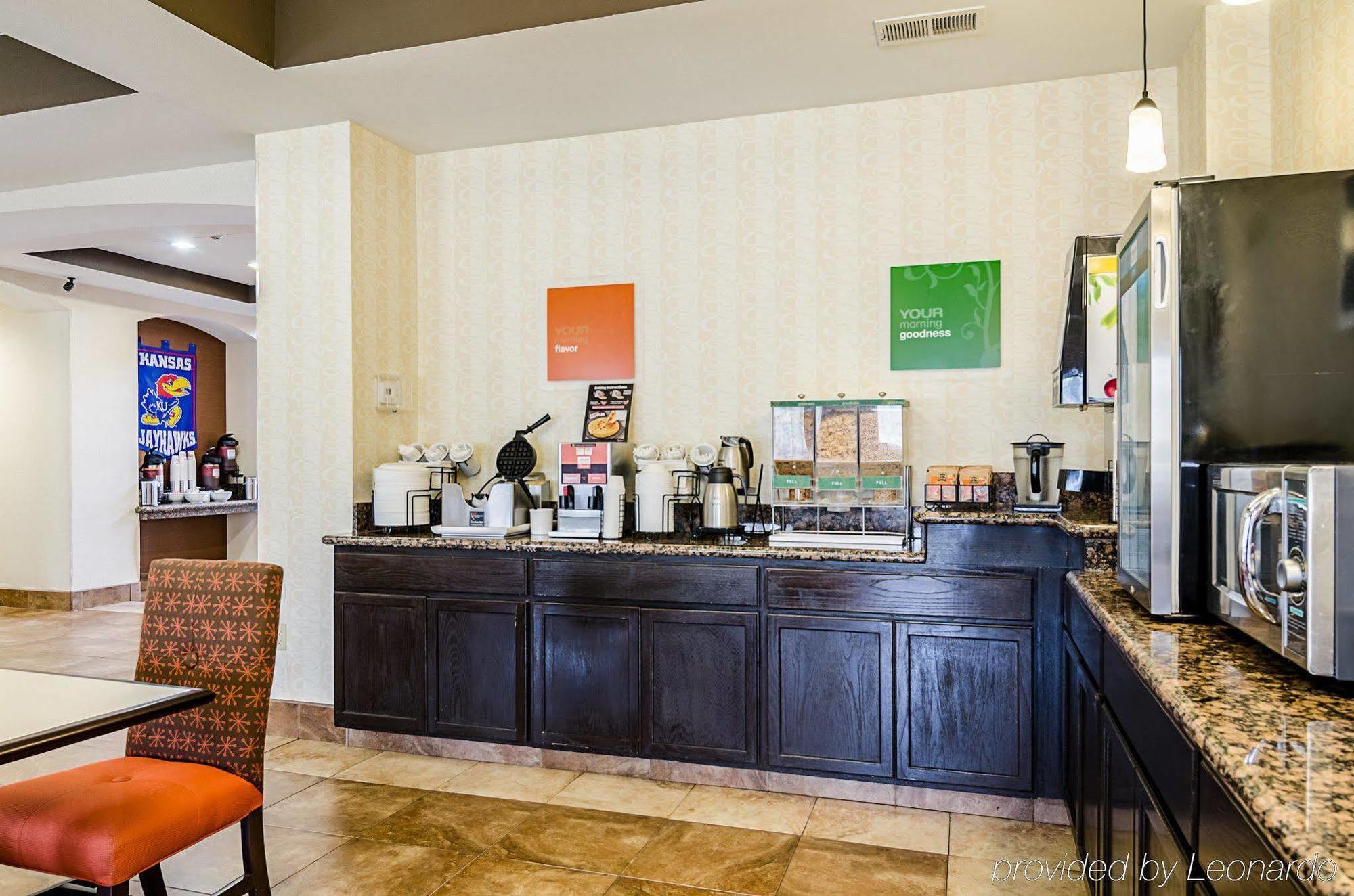 Comfort Inn & Suites Lawrence - University Area Buitenkant foto