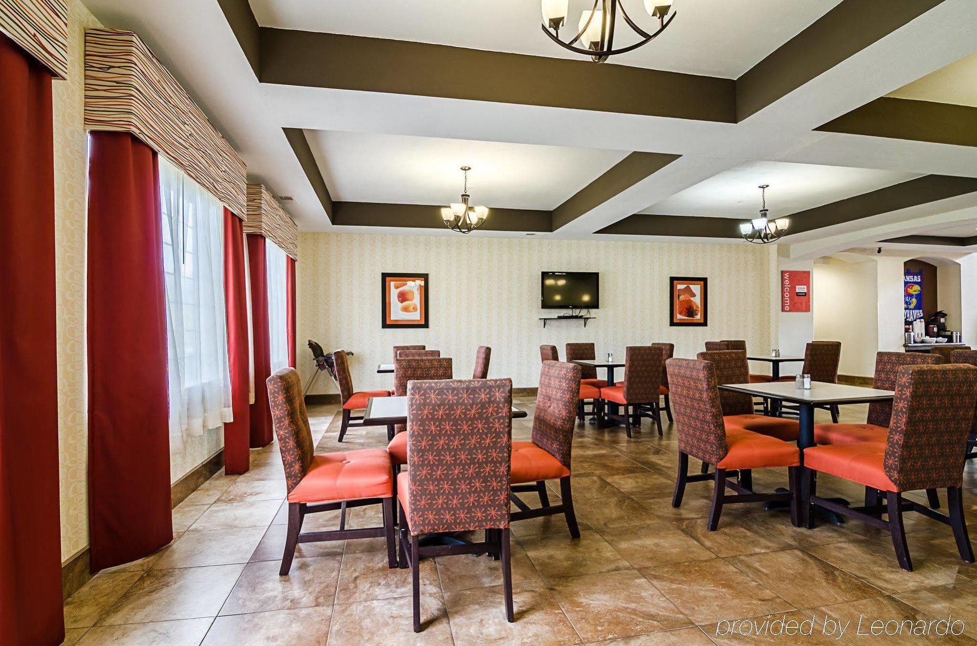 Comfort Inn & Suites Lawrence - University Area Buitenkant foto