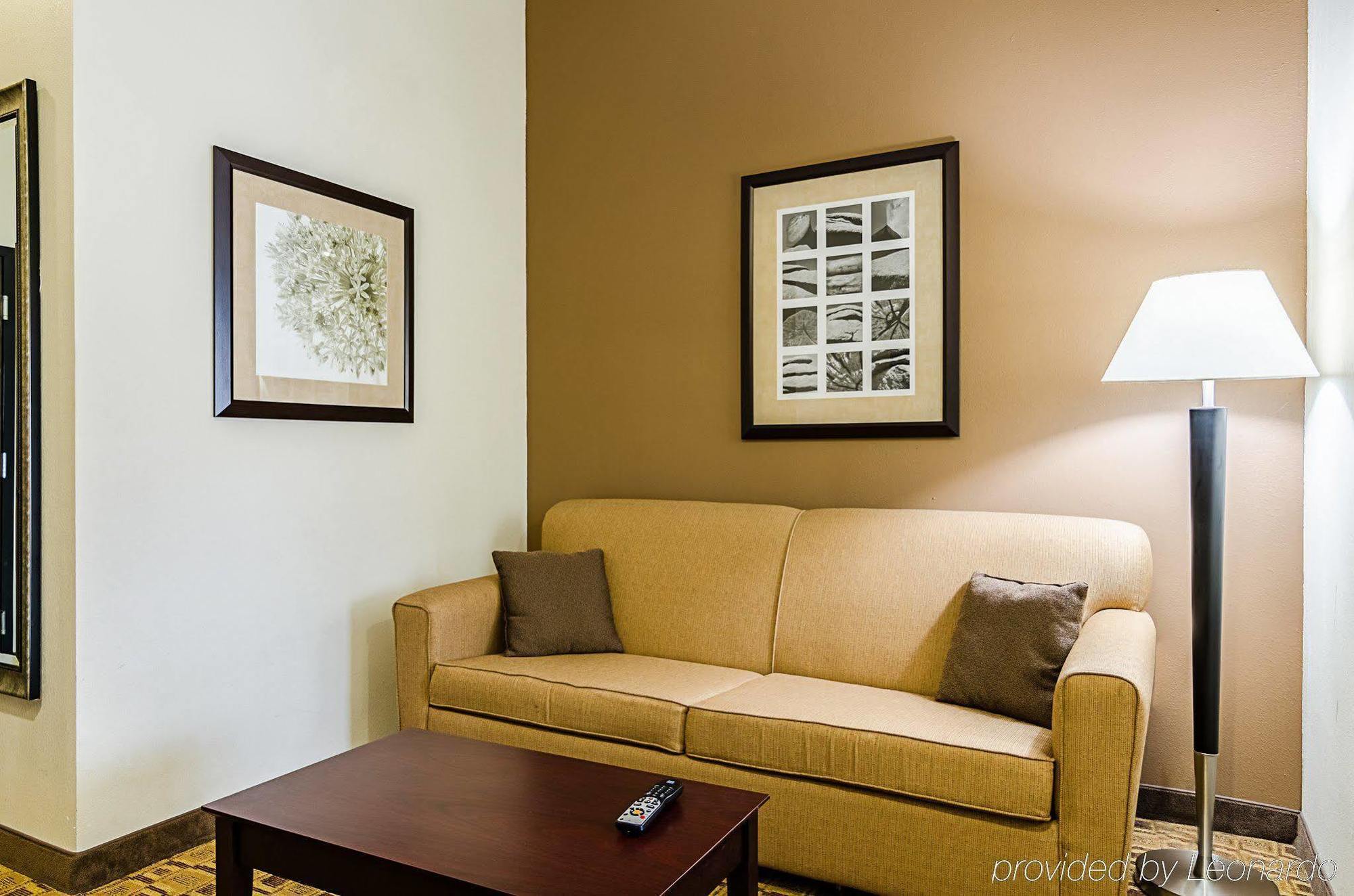 Comfort Inn & Suites Lawrence - University Area Buitenkant foto